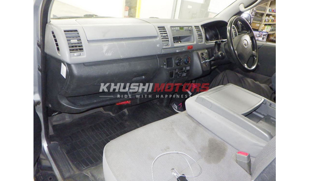2010 Toyota Hiace DX image-6