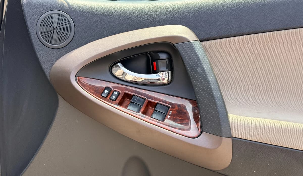 2007 Toyota Vanguard image-10