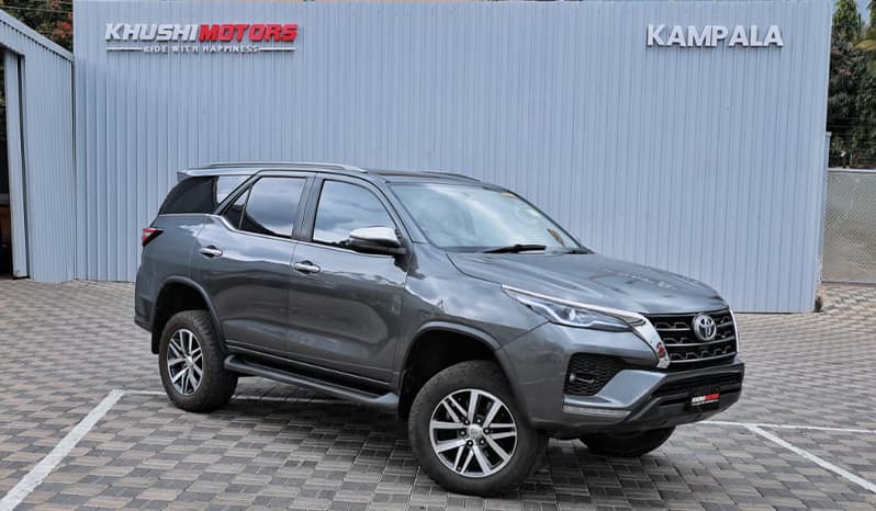 2016 Toyota Fortuner image-1