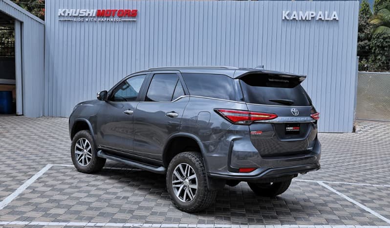 2016 Toyota Fortuner image-4