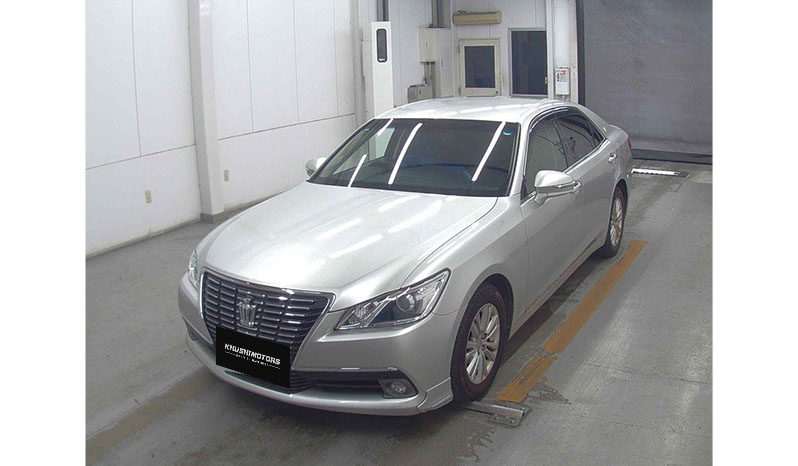 2013 Toyota Crown Royal Salon image-6