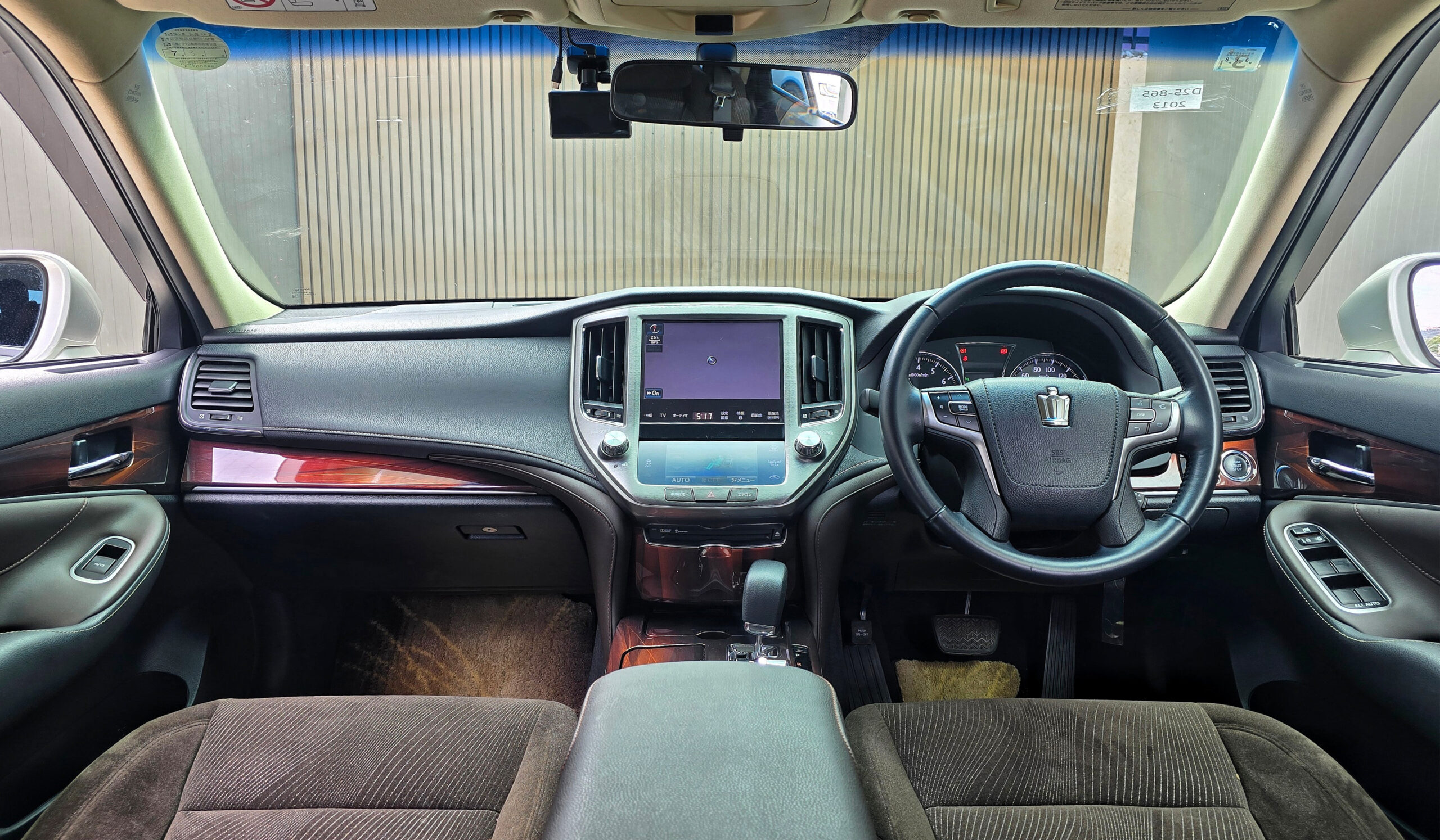 2013 Toyota Crown Royal Salon image-13