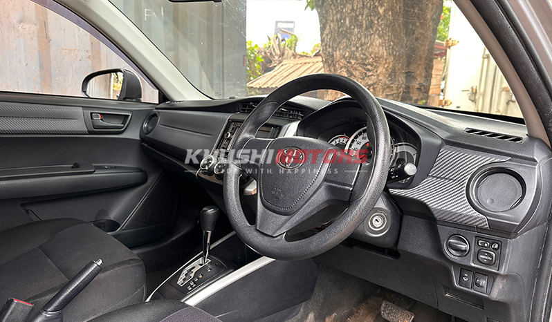 2015 Toyota Corolla Fielder image-11