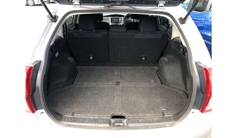 2012 Toyota Corolla Fielder image-2