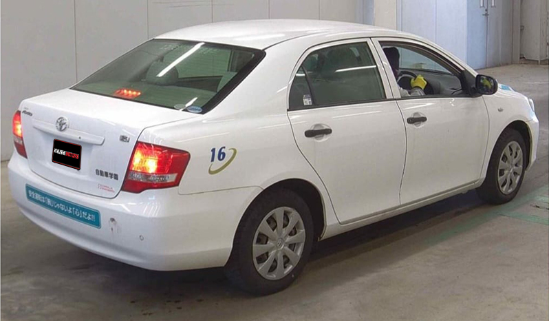2011 Toyota Corolla Axio image-2