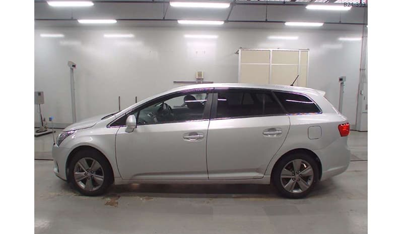 2017 Toyota Avensis image-12