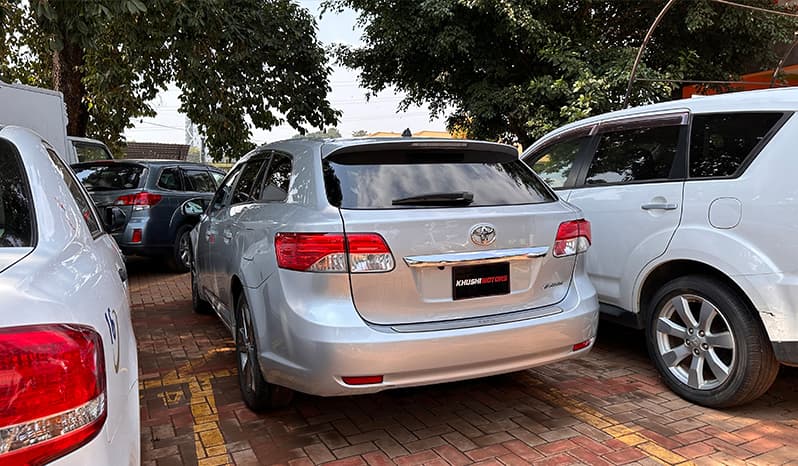 2017 Toyota Avensis image-16