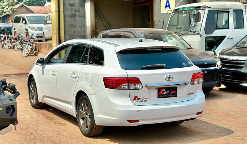 2015 Toyota Avensis image-2