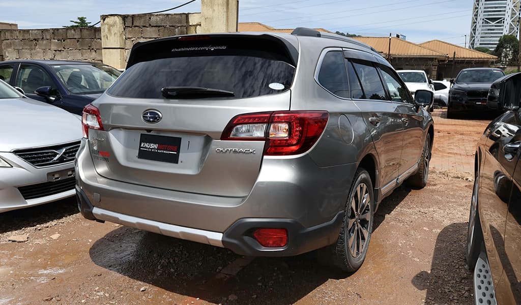 2012 Subaru Outback image-5