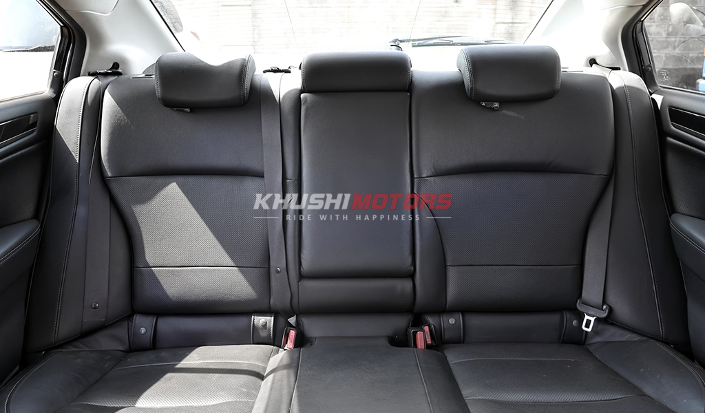 2015 Subaru Legacy B4 image-16