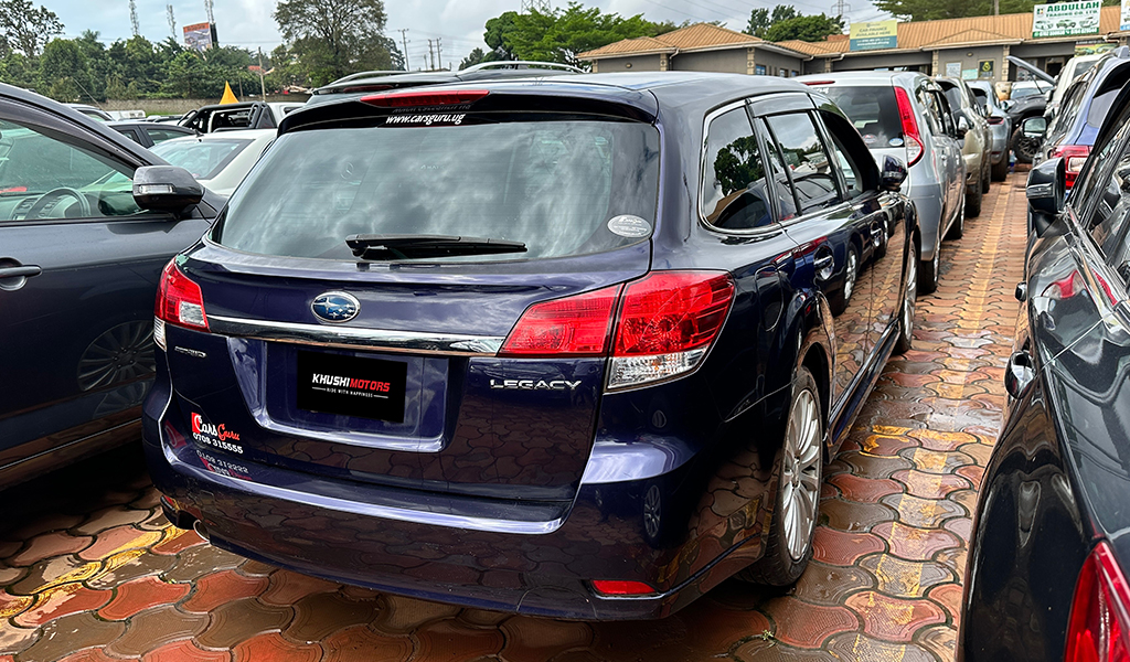 2009 Subaru Legacy image-2
