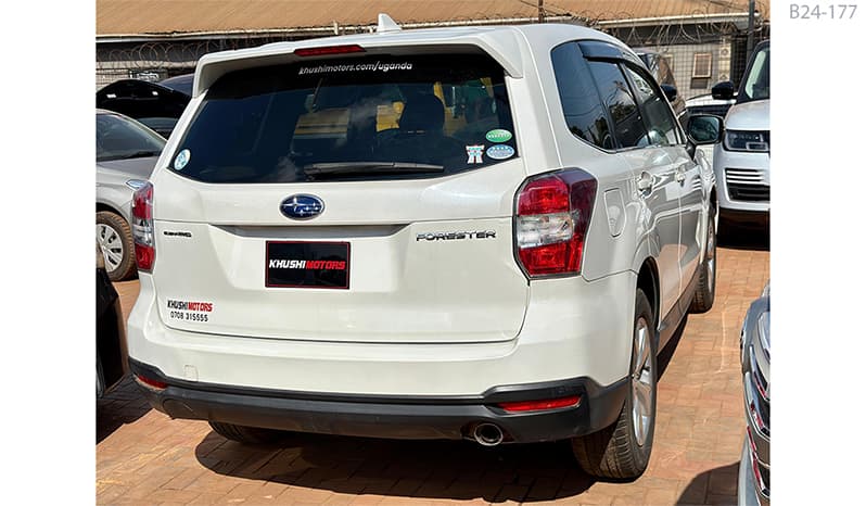2015 Subaru Forester image-16
