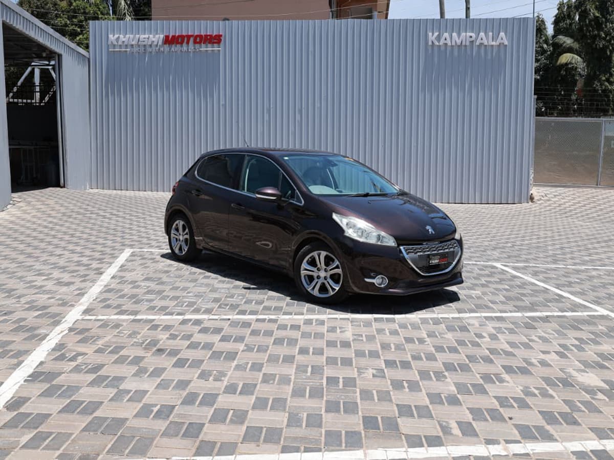 2012 Peugeot 208 image-1