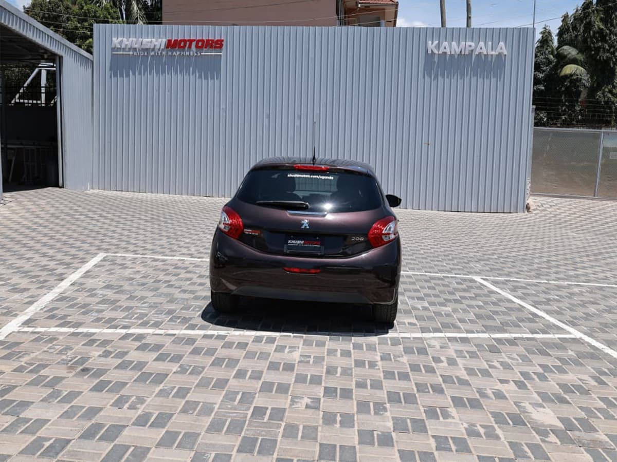 2012 Peugeot 208 image-13