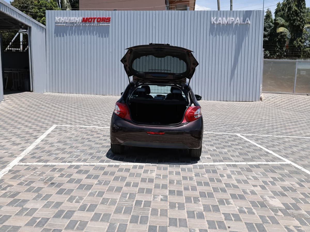 2012 Peugeot 208 image-14