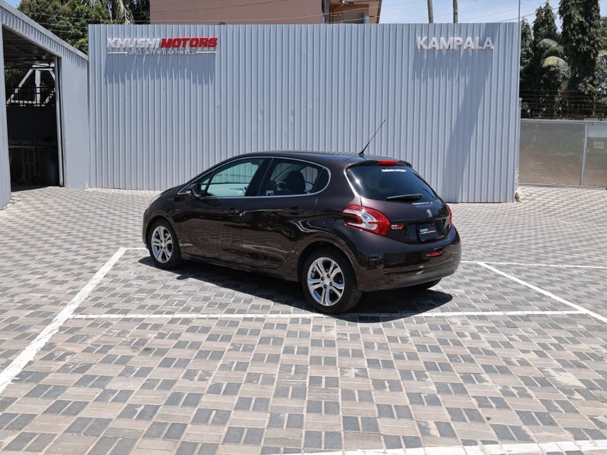 2012 Peugeot 208 image-22