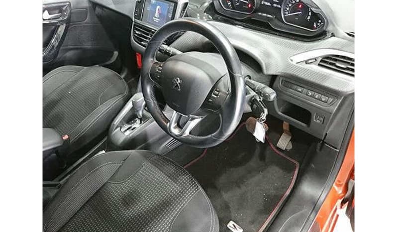 2016 Peugeot 208 Allure image-5