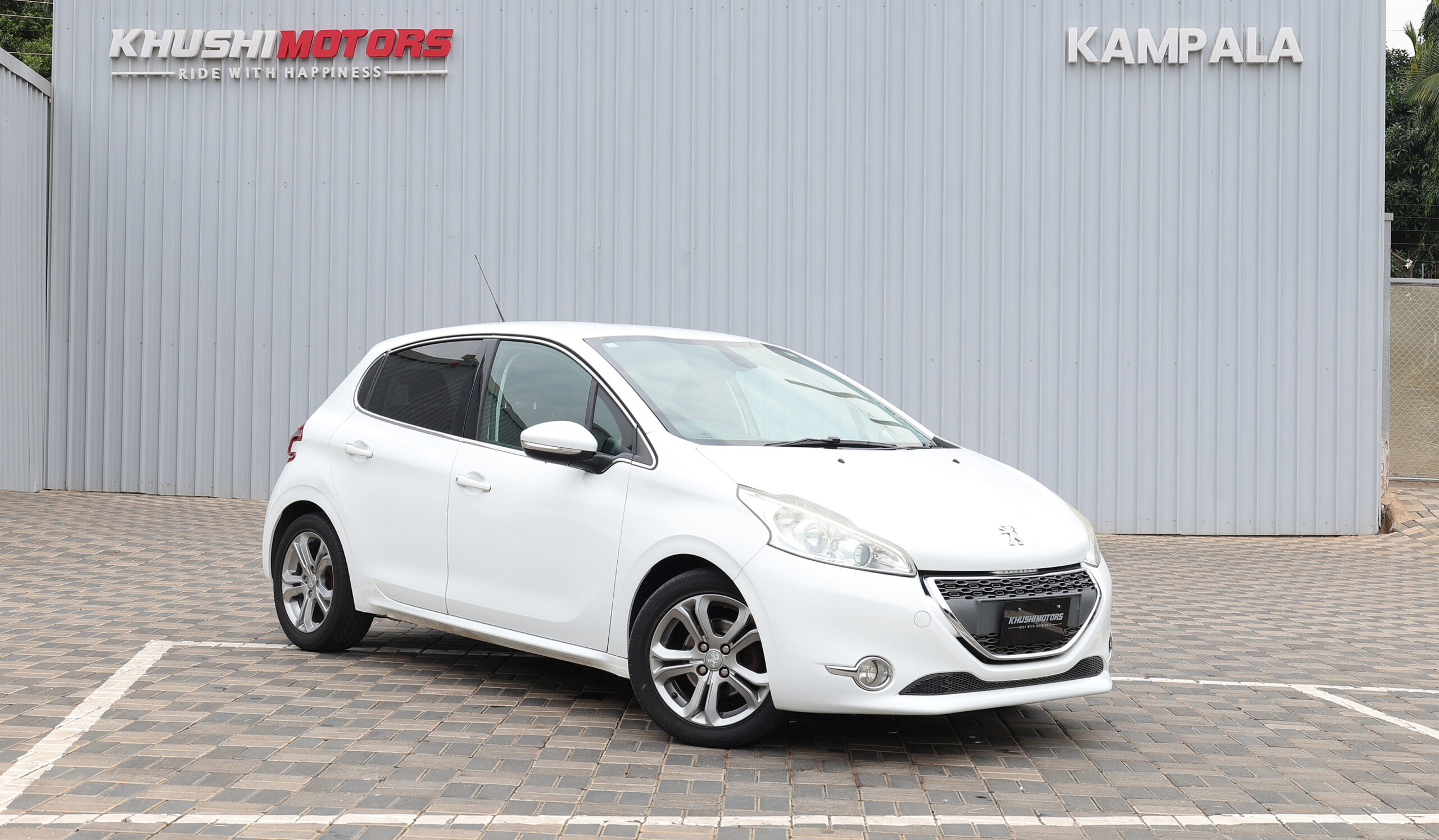 2013 Peugeot 208 Premium image-1