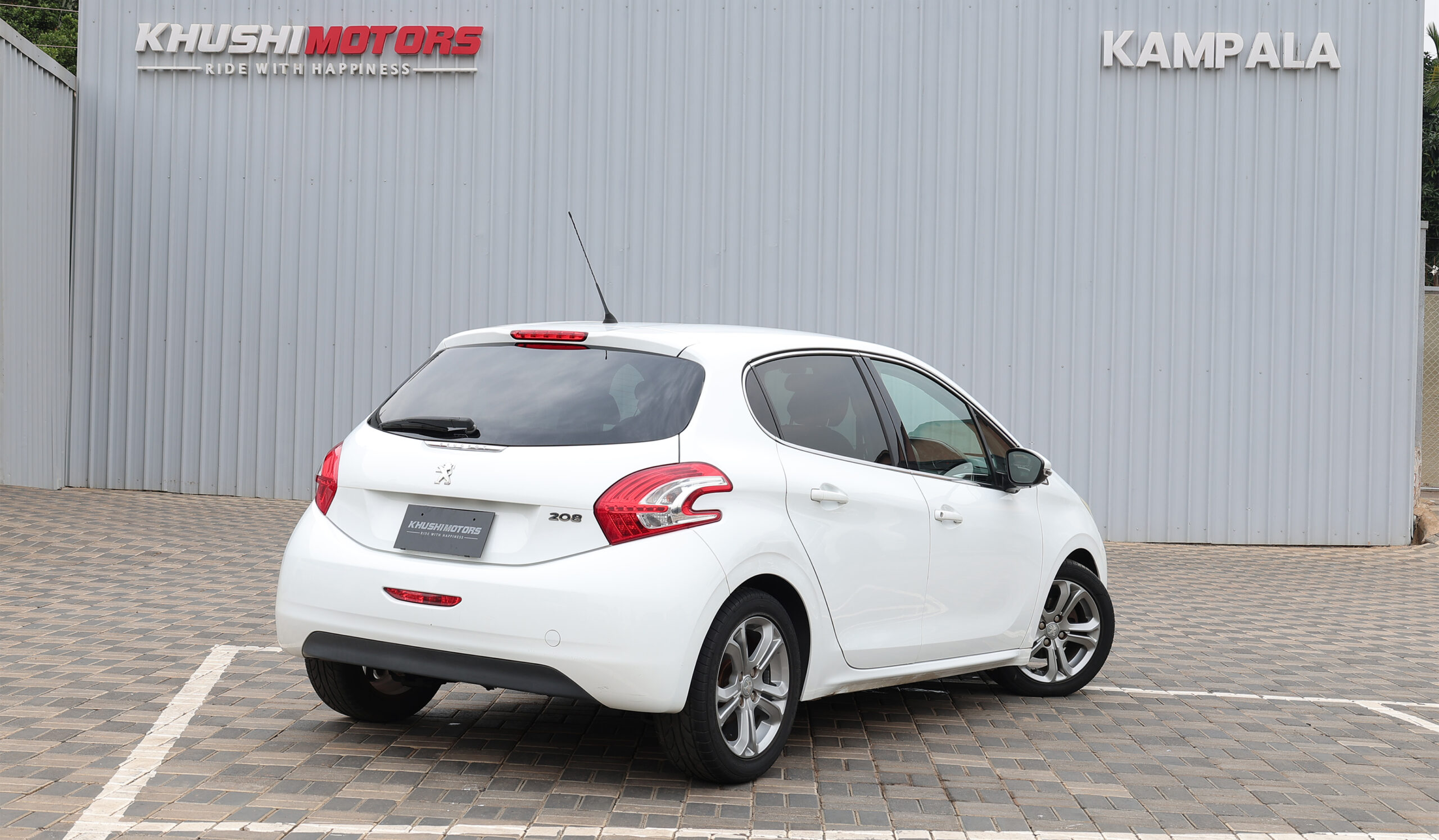 2013 Peugeot 208 Premium image-11