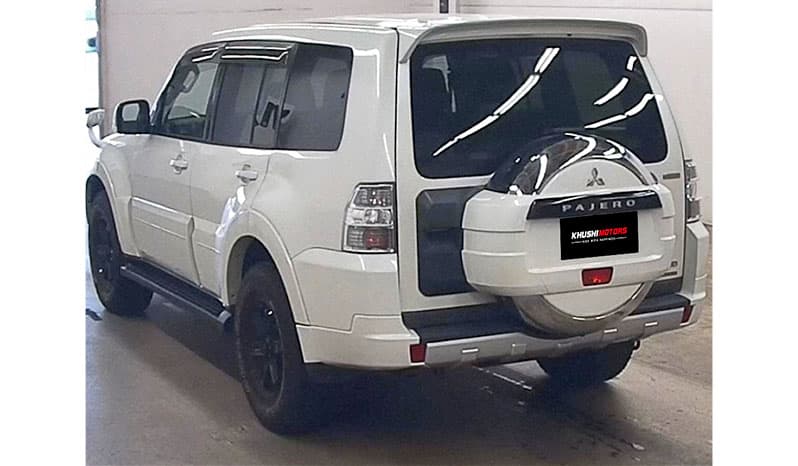 2011 Mitsubishi Pajero image-4