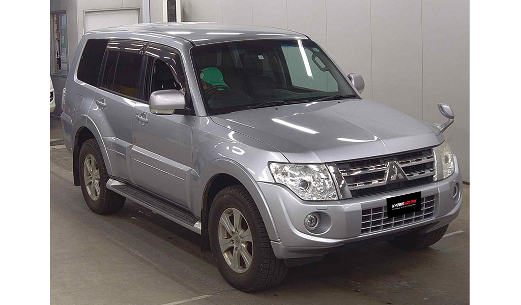 2012 Mitsubishi Pajero image-1