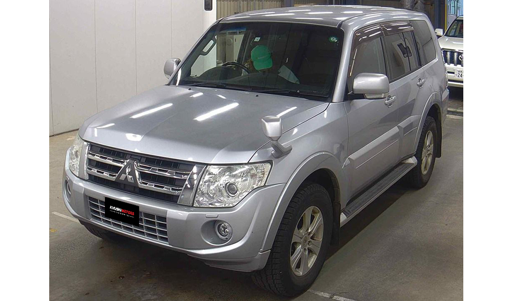 2012 Mitsubishi Pajero image-2