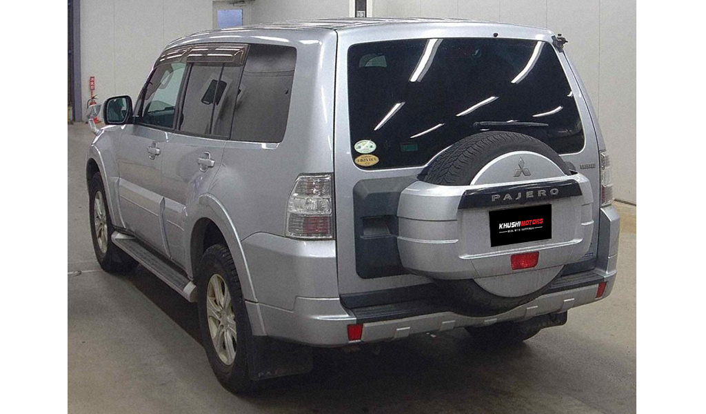 2012 Mitsubishi Pajero image-4