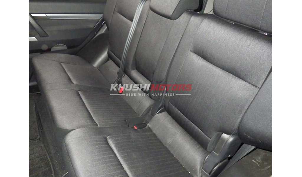 2012 Mitsubishi Pajero image-6
