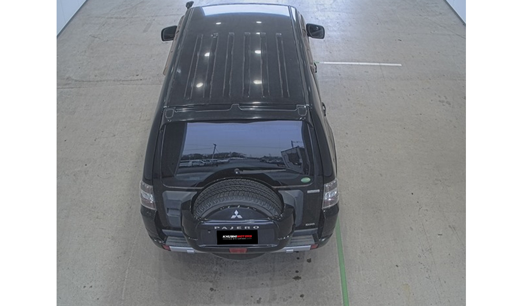 2012 Mitsubishi Pajero image-3