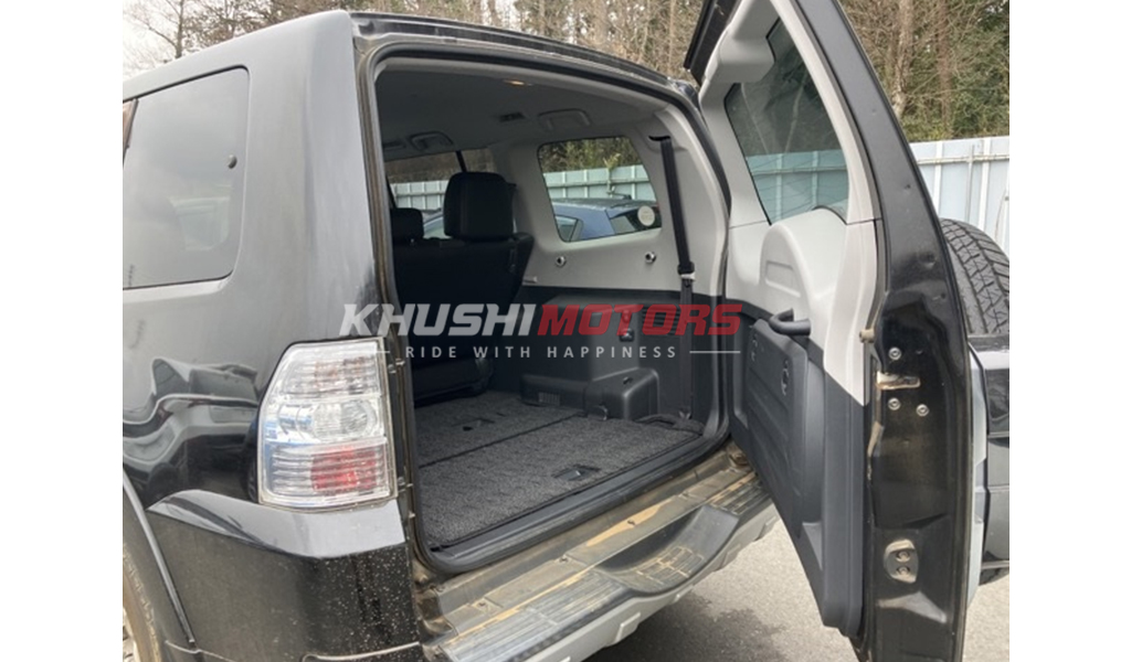2012 Mitsubishi Pajero image-6