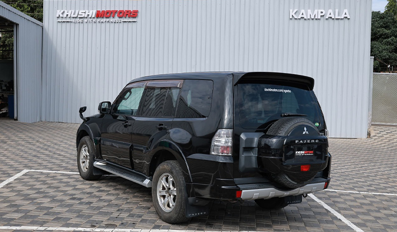 2012 Mitsubishi Pajero image-9