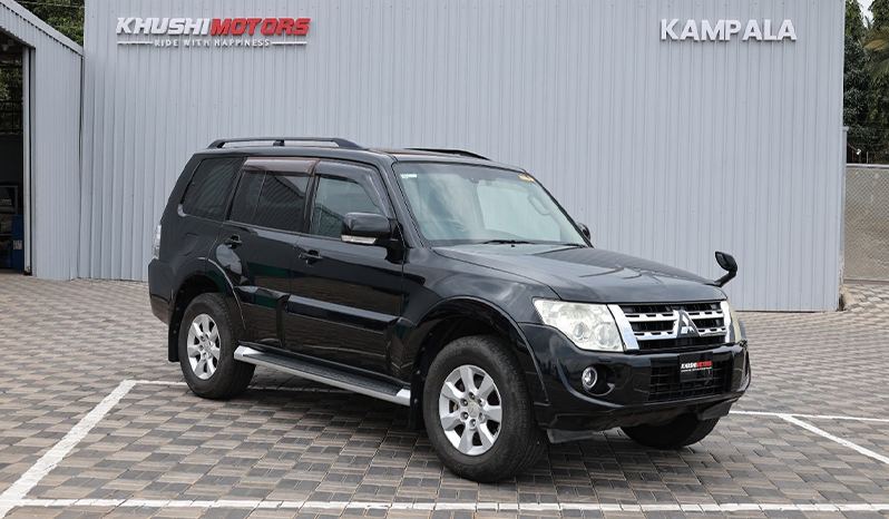 2012 Mitsubishi Pajero image-1