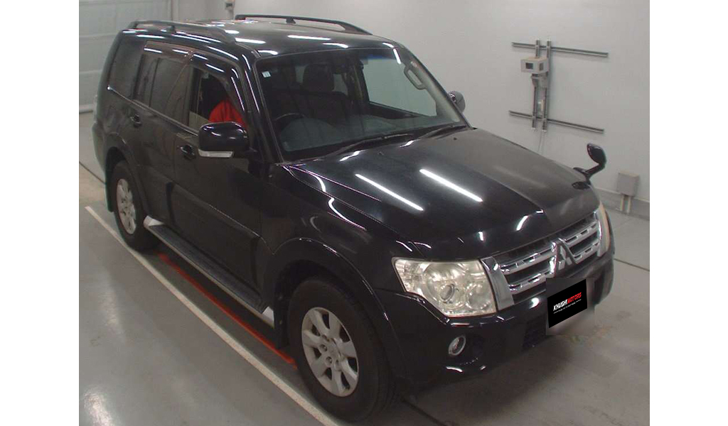2012 Mitsubishi Pajero image-2