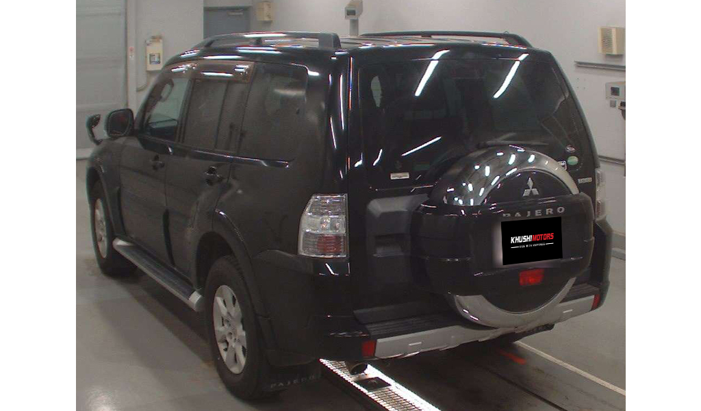 2012 Mitsubishi Pajero image-4