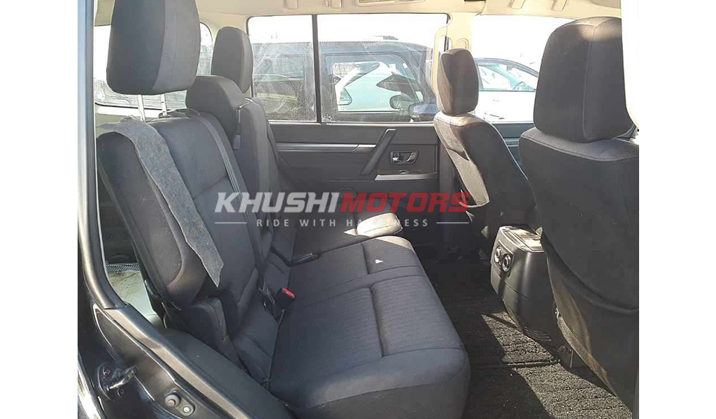 2012 Mitsubishi Pajero image-7