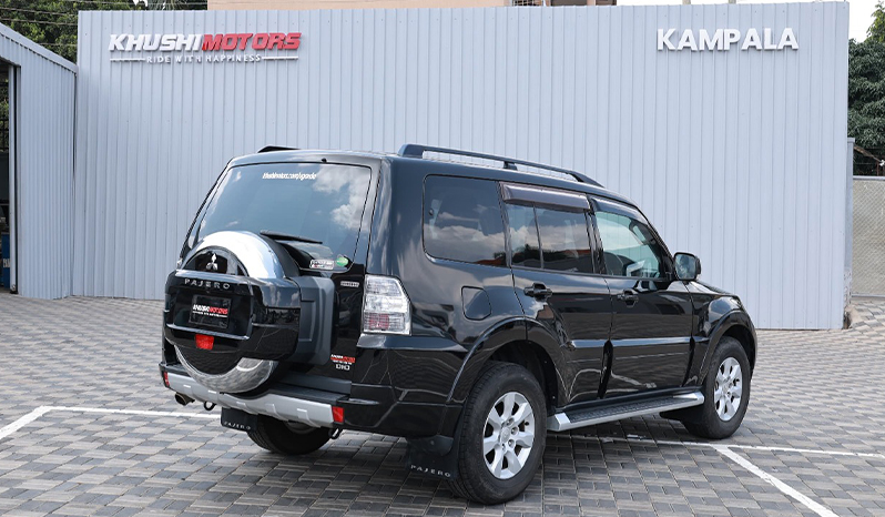 2012 Mitsubishi Pajero image-11