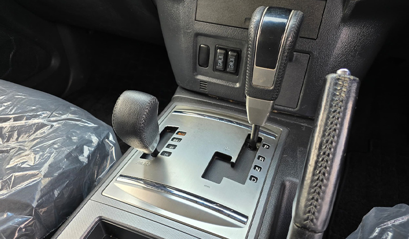 2012 Mitsubishi Pajero image-14