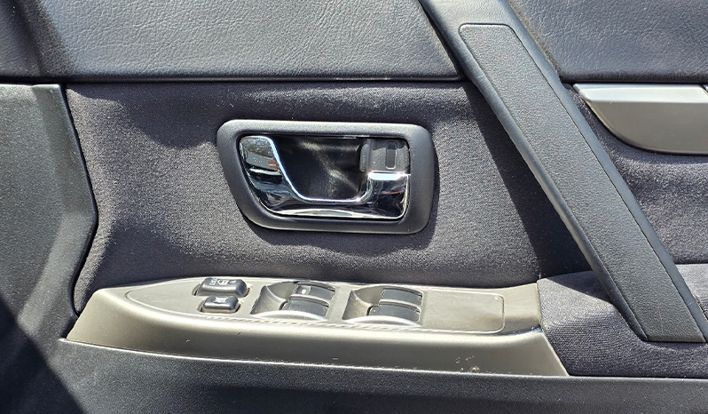 2012 Mitsubishi Pajero image-15