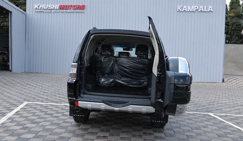 2012 Mitsubishi Pajero image-16
