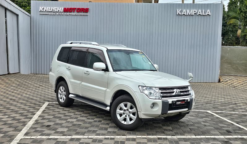 2012 Mitsubishi Pajero image-1