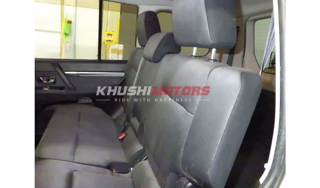 2012 Mitsubishi Pajero image-7