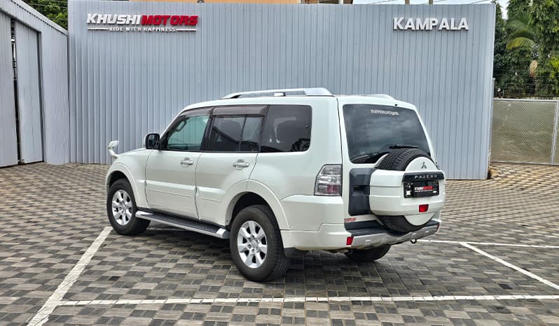 2012 Mitsubishi Pajero image-10