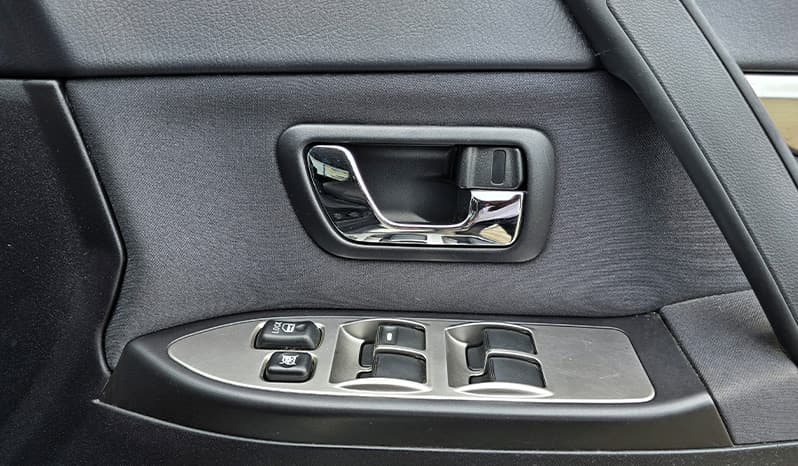 2012 Mitsubishi Pajero image-16