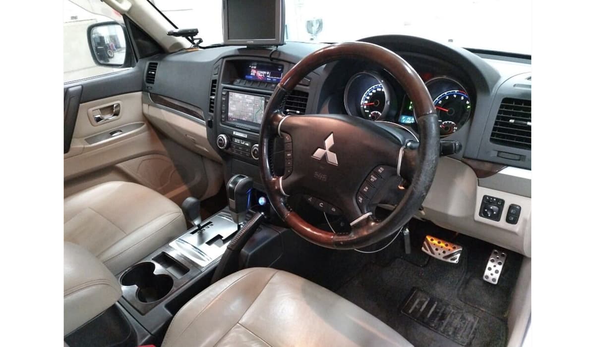2011 Mitsubishi Pajero Long Super Exceed image-2