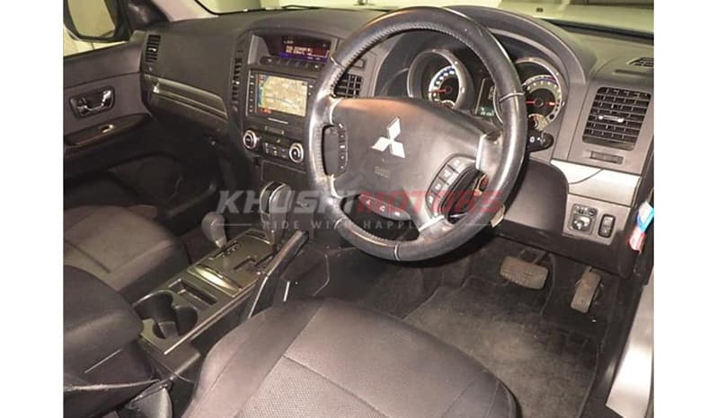 2011 Mitsubishi Pajero Exceed 3.0G image-2