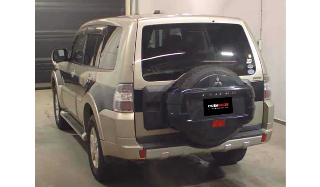 2012 Mitsubishi Pajero Exceed image-3