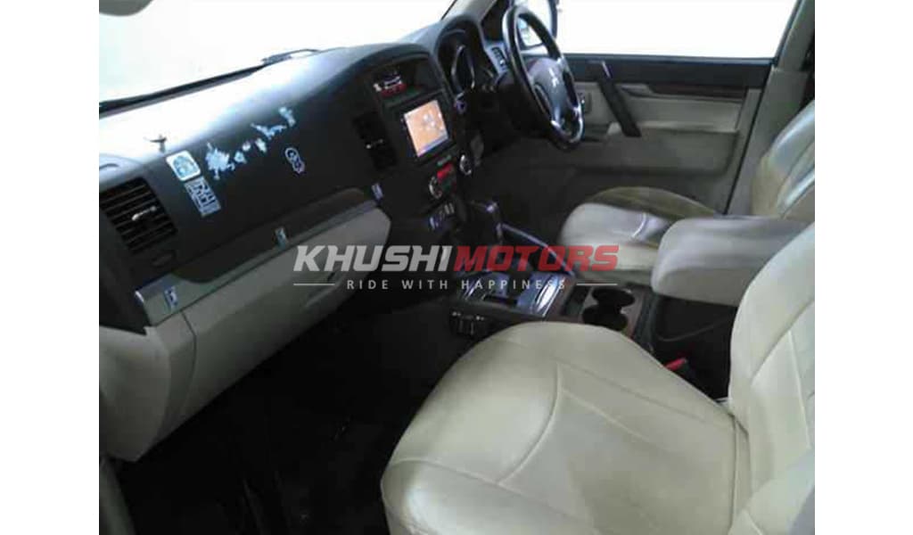 2012 Mitsubishi Pajero Exceed image-5