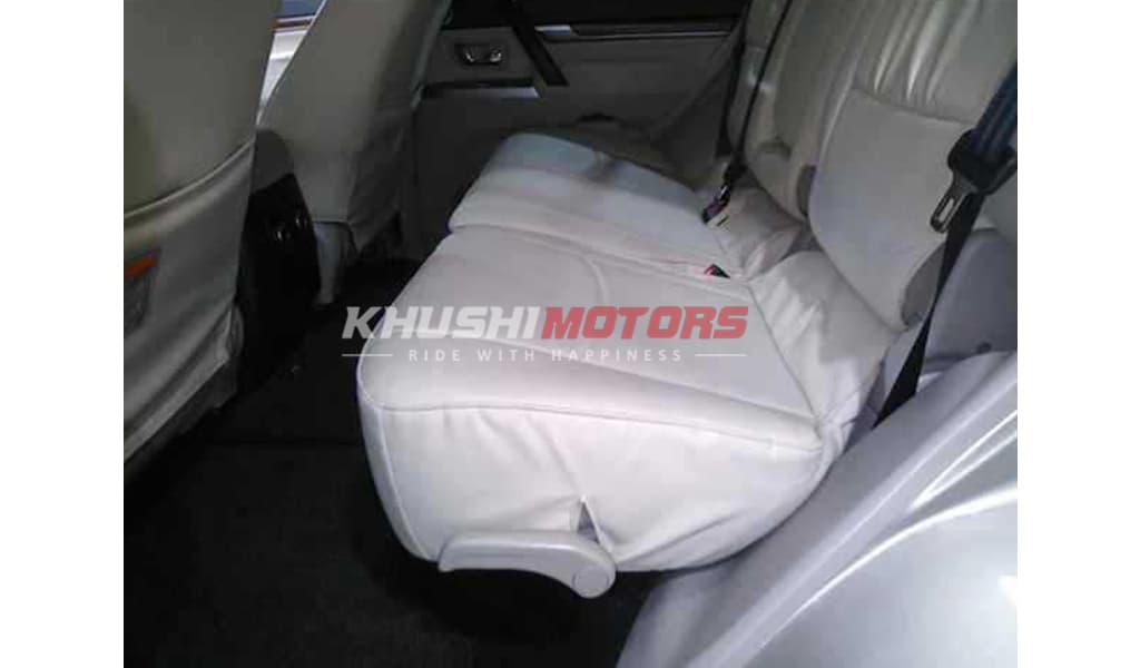 2012 Mitsubishi Pajero Exceed image-6