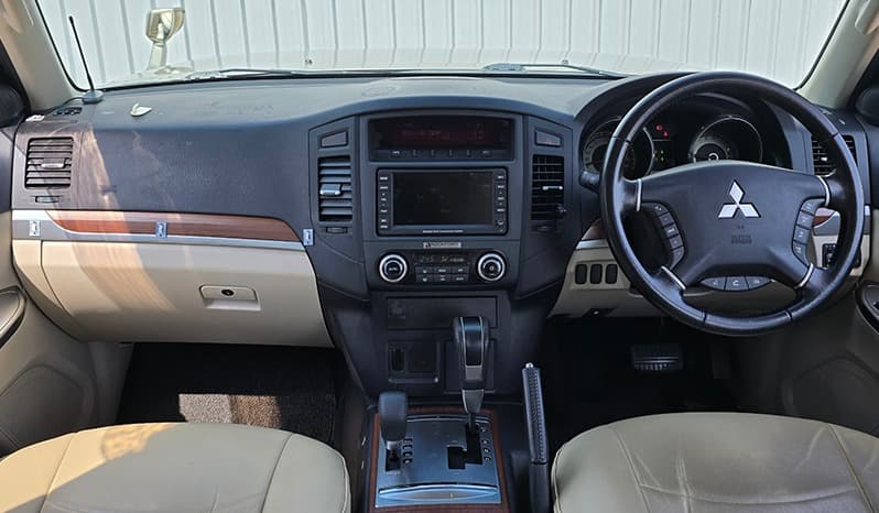 2012 Mitsubishi Pajero Exceed image-15