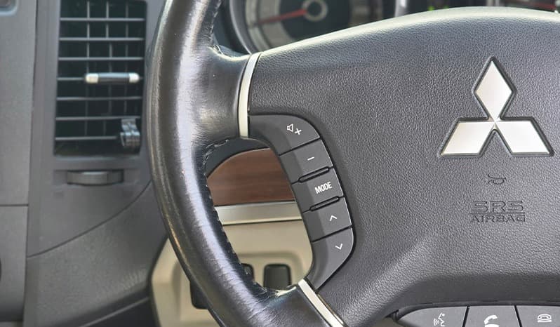 2012 Mitsubishi Pajero Exceed image-30